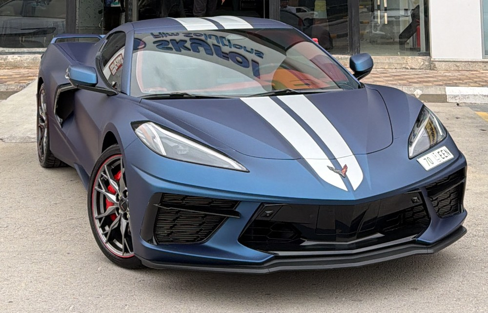 سكاي فل سيارة رياضية زرقاء
